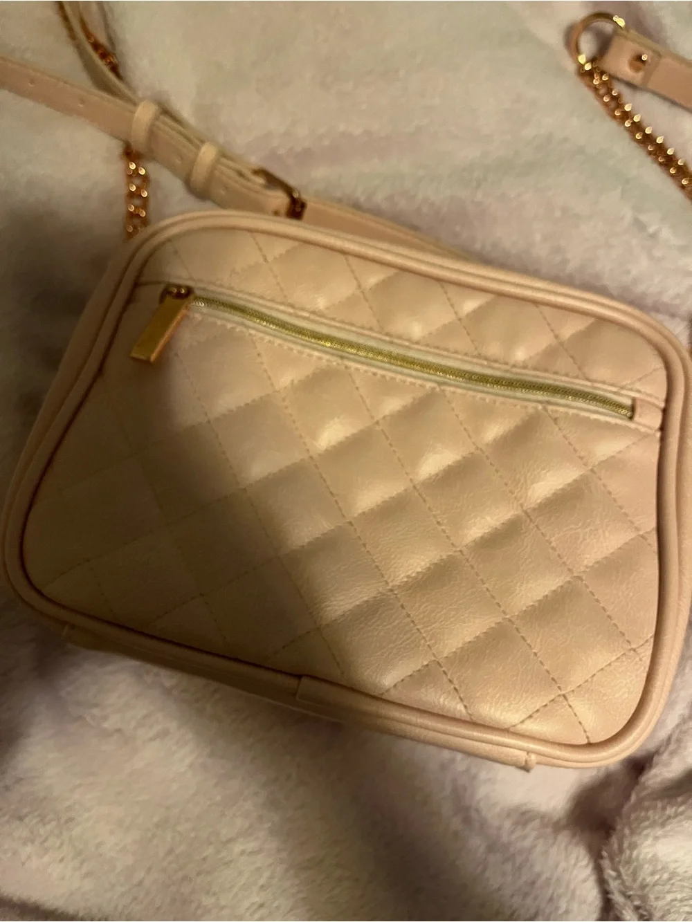 Itzy Ritzy Quilted Light Pink Crossbody with Gold Chain Strap Elegant Pink